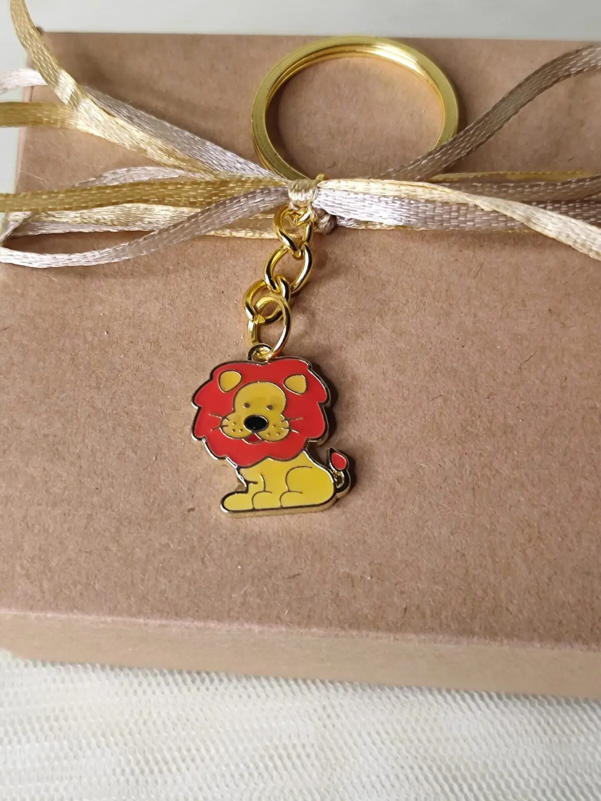 Mπομπονιερα Βαπτισης Κουτακι Craft Λιονταρακι Μπρελοκ