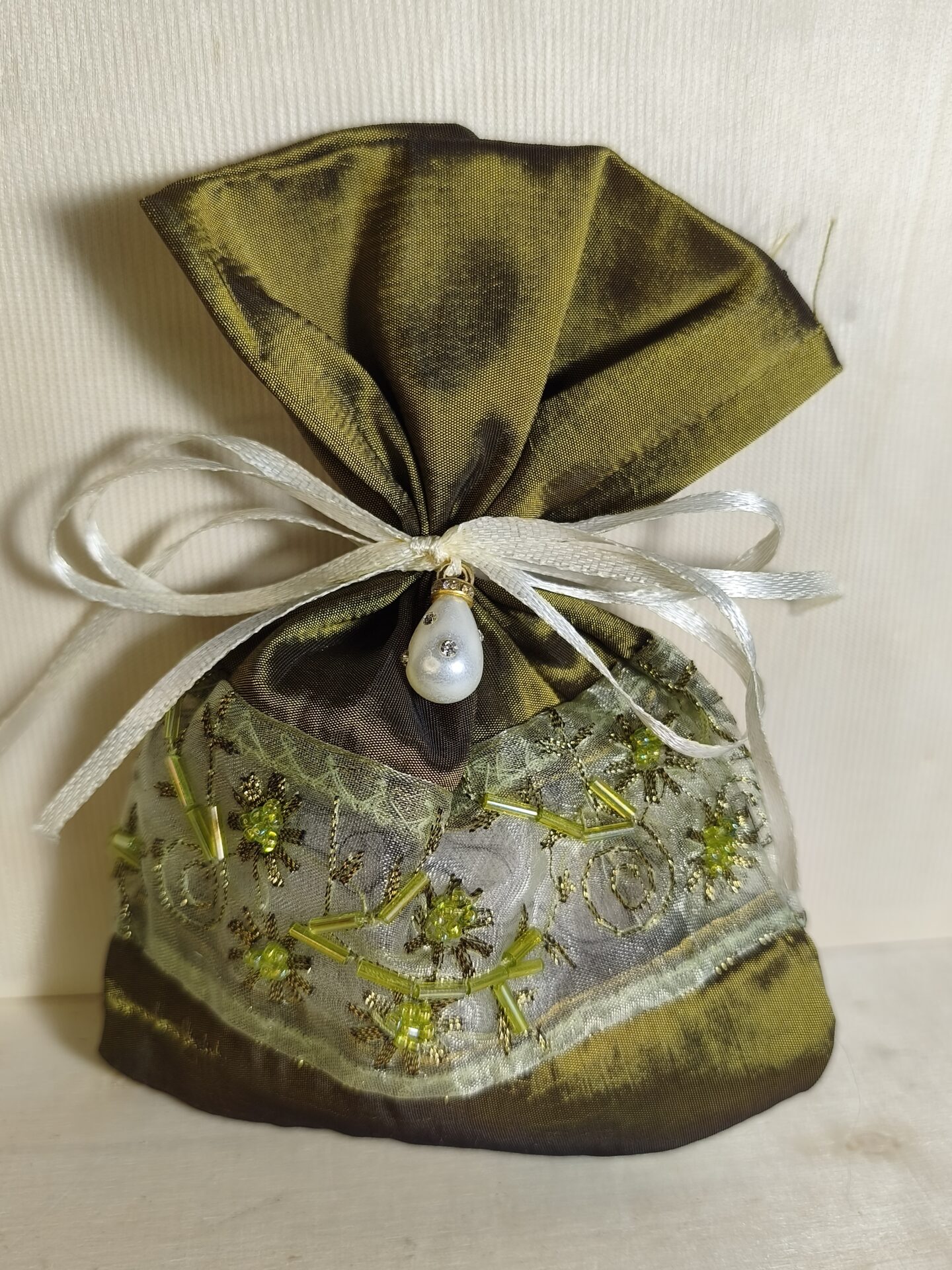 Mπομπονιερα Γαμου Πουγκι Σατεν+Περλα Με Στρας