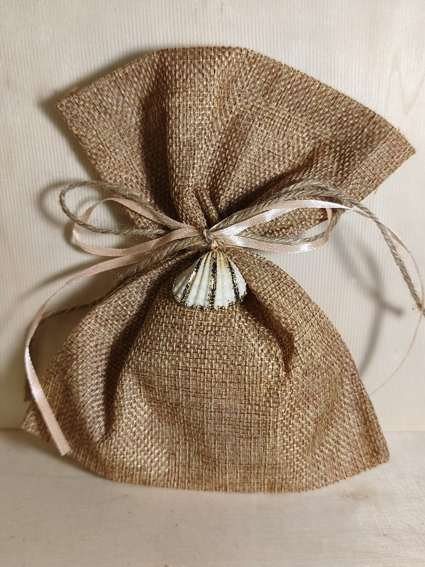 Mπομπονιερα Γαμου Πουγκι Kαμβας+Κοχυλι