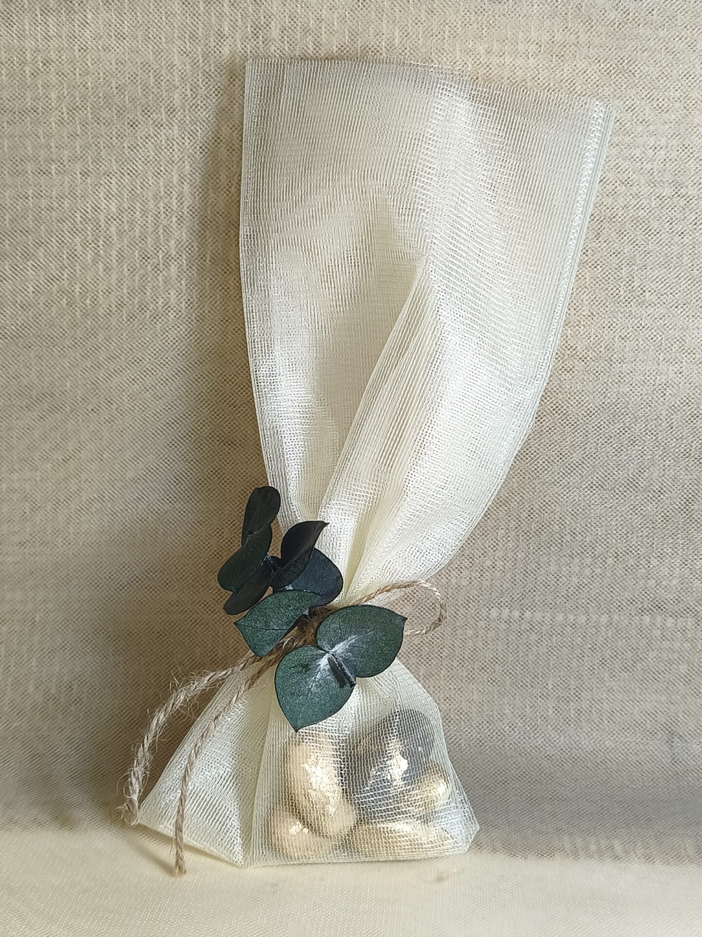 Mπομπονιερα Γαμου Τουλι Υφασμα +Ευκαλυπτος