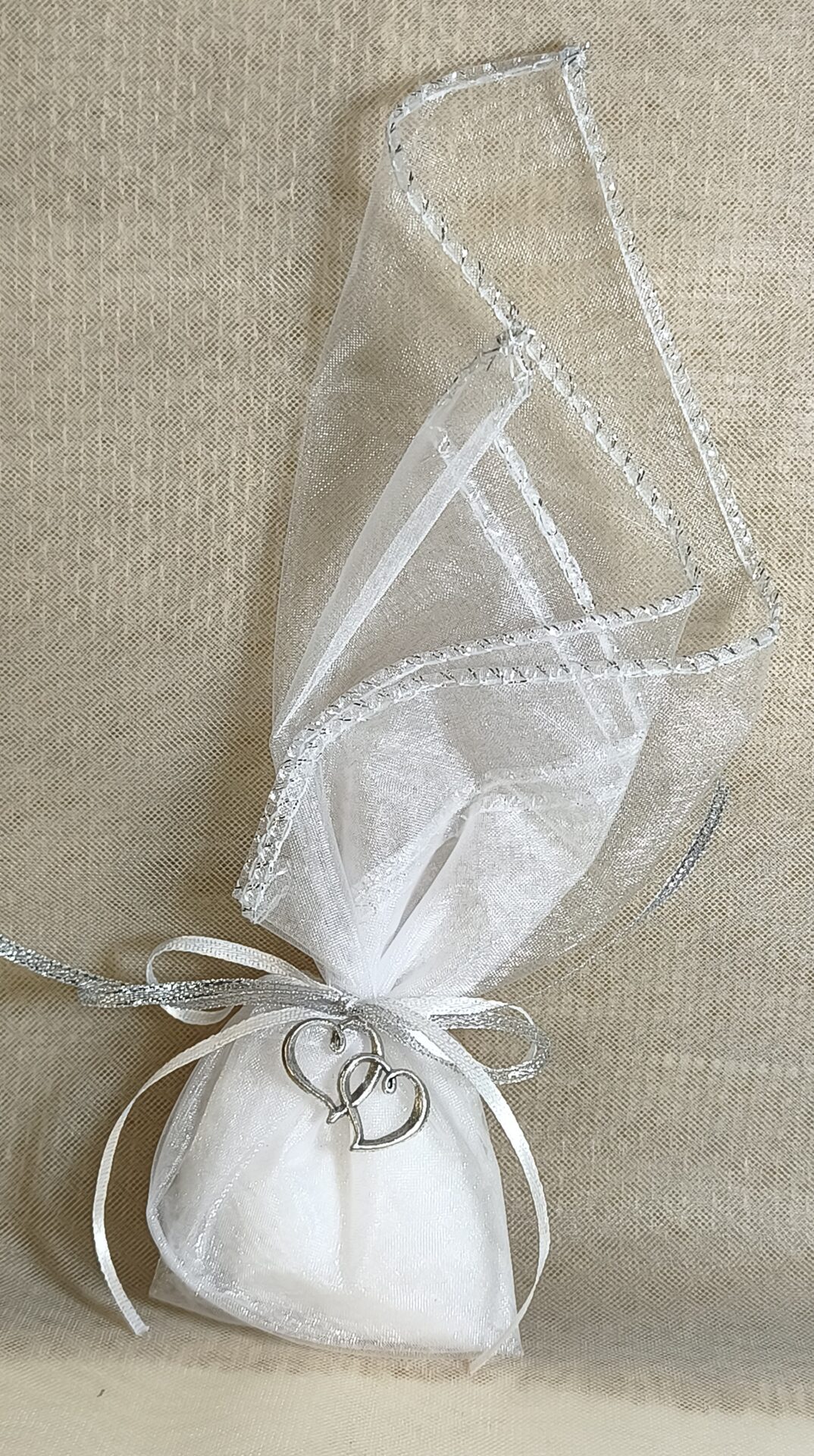 Mπομπονιερα Γαμου Μαντηλι Οργαντινα Με Τελειωμα Ασημι +Διπλη Καρδια