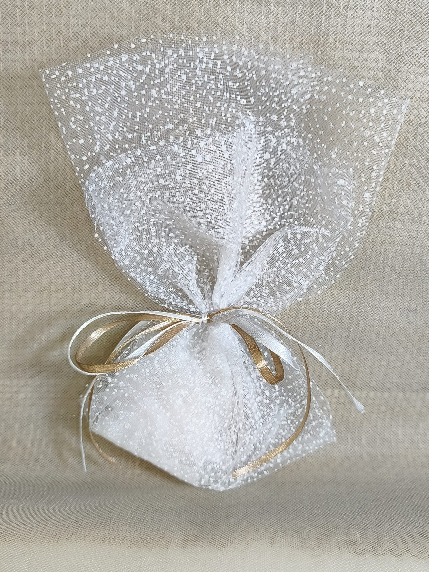 Mπομπονιερα Γαμου Τουλι Χιονε-Στρας Λευκο