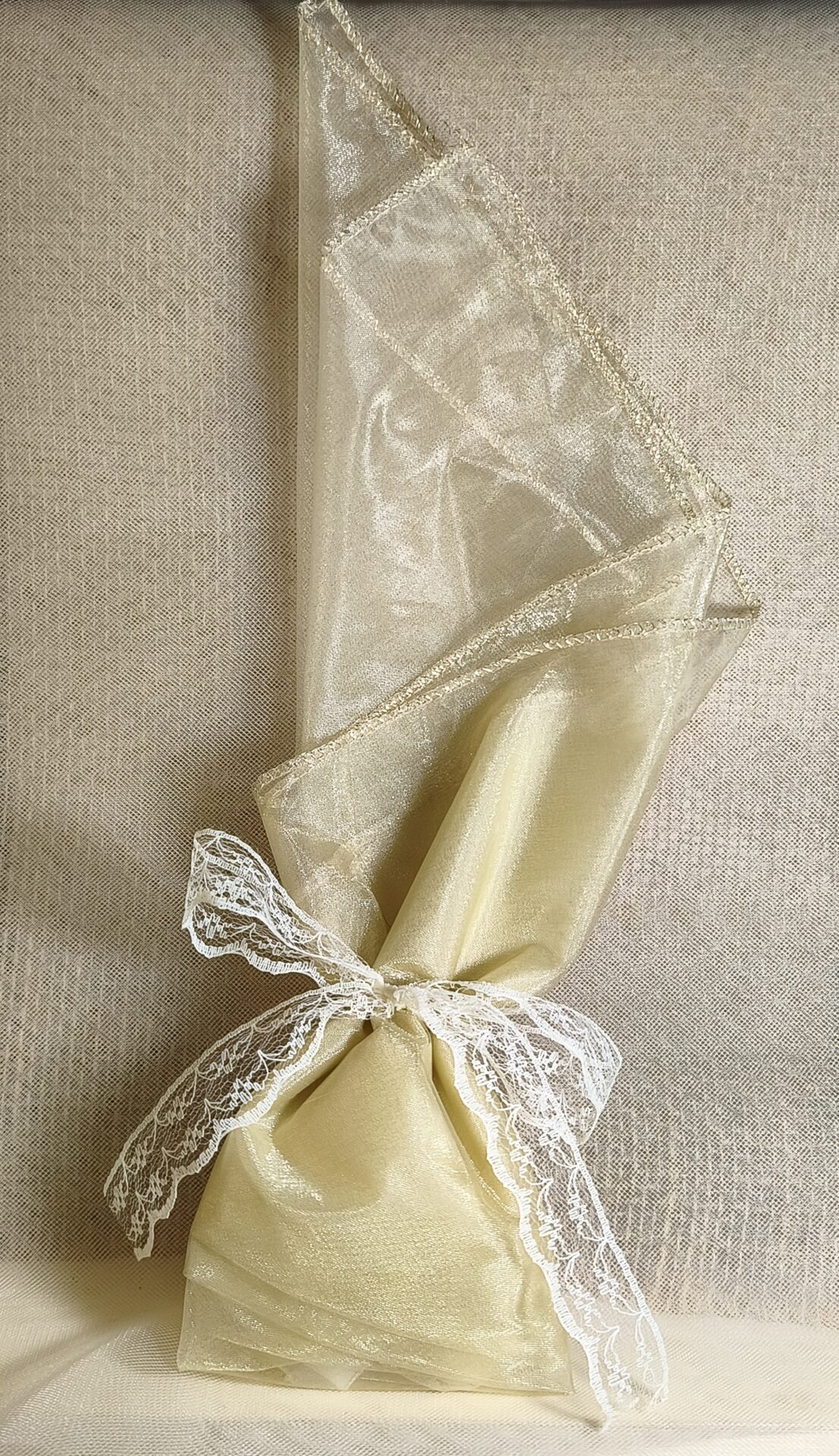 Mπομπονιερα Γαμου Μαντηλι Οργαντινα Με Χρυσο Τελειωμα +Δαντελα