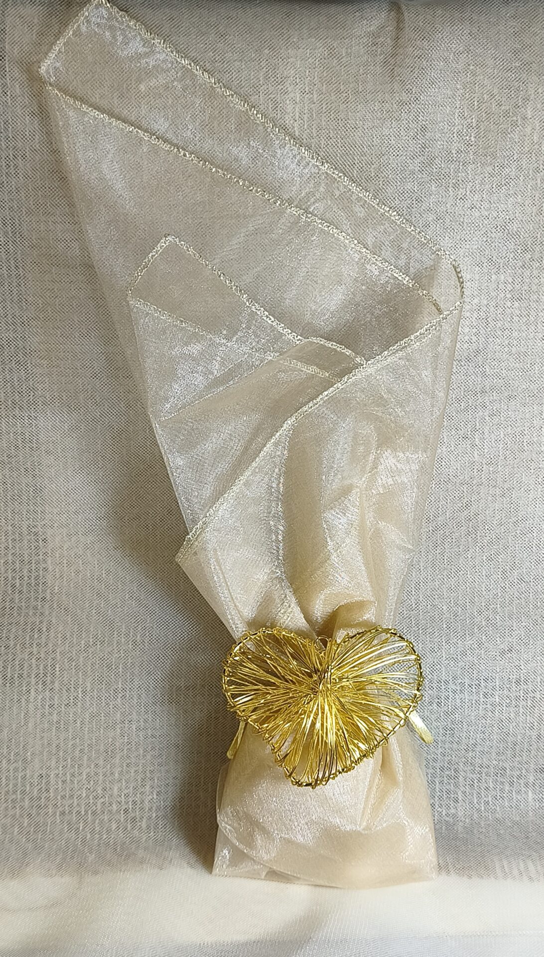 Mπομπονιερα Γαμου Μαντηλι Οργαντινα Με Τελειωμα Χρυσο + Καρδια