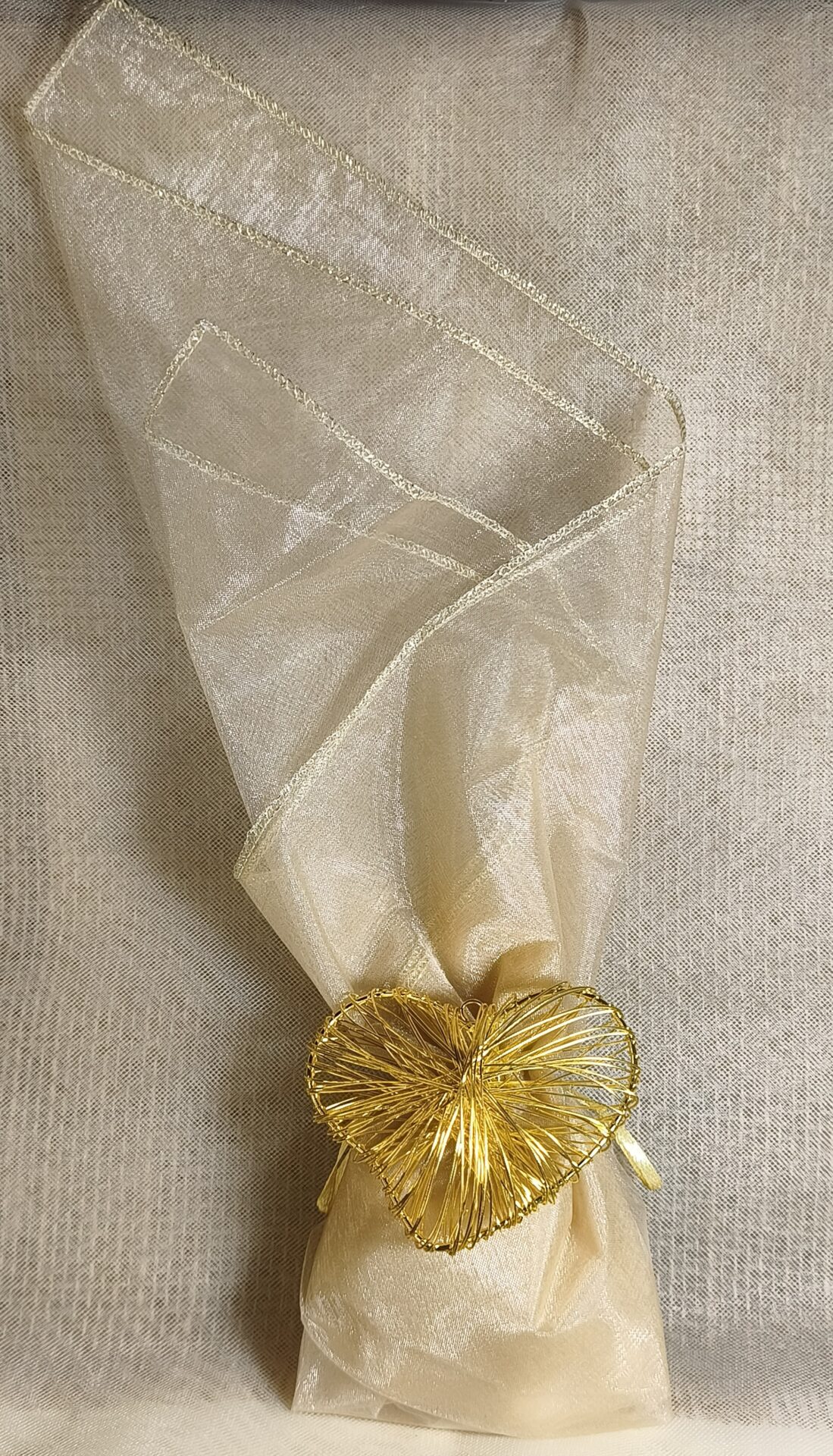 Mπομπονιερα Γαμου Μαντηλι Οργαντινα Με Τελειωμα Χρυσο + Καρδια