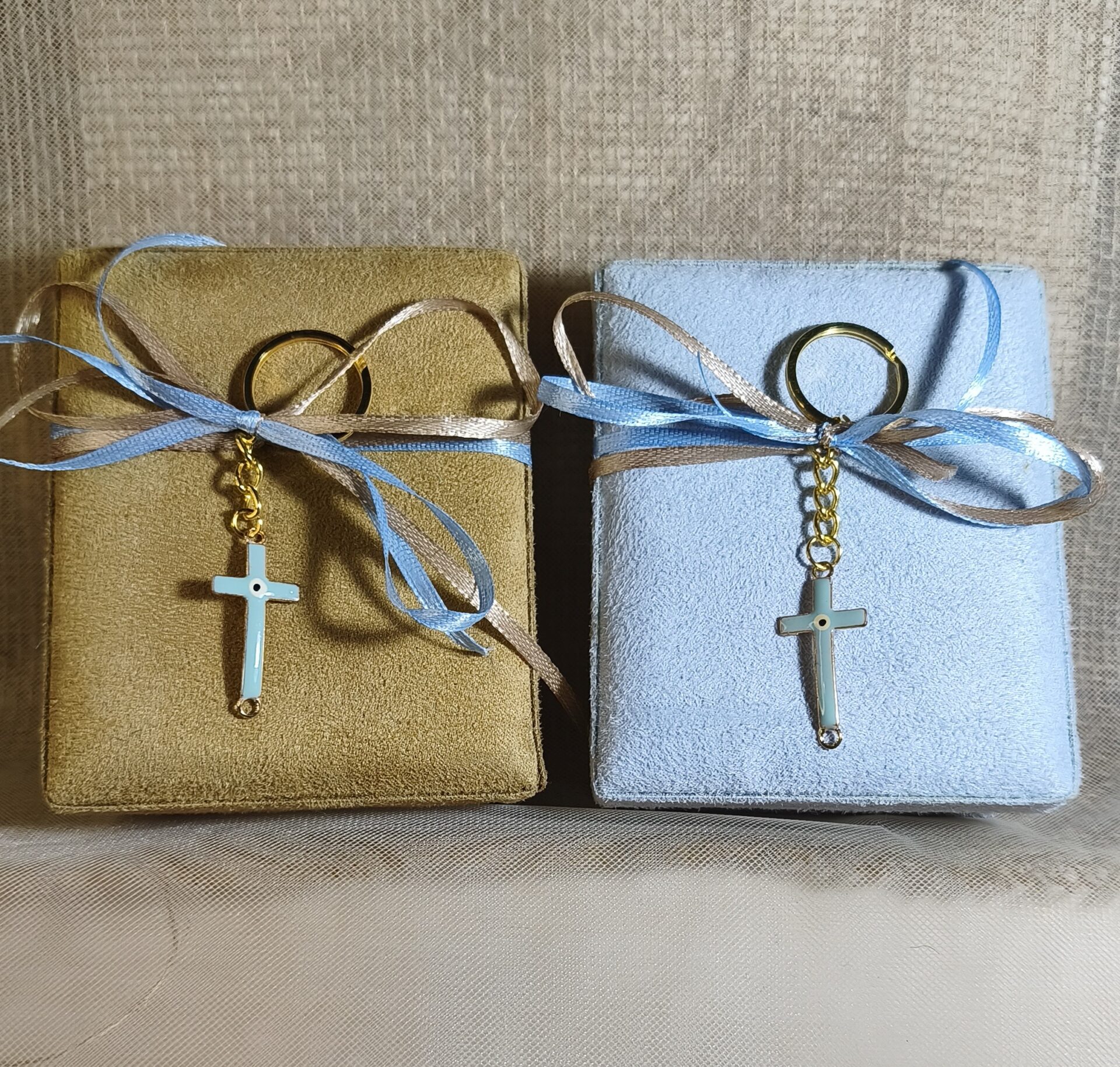 Mπομπονιερα Βαπτισης Κουτακι Σουετ+Σταυρος Μπρελοκ