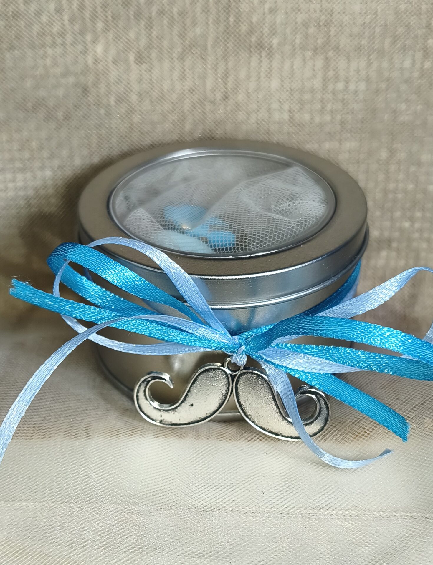 Mπομπονιερα Βαπτισης Κουτακι Μεταλλικο Διαφανες Καπακι+Mουστακι