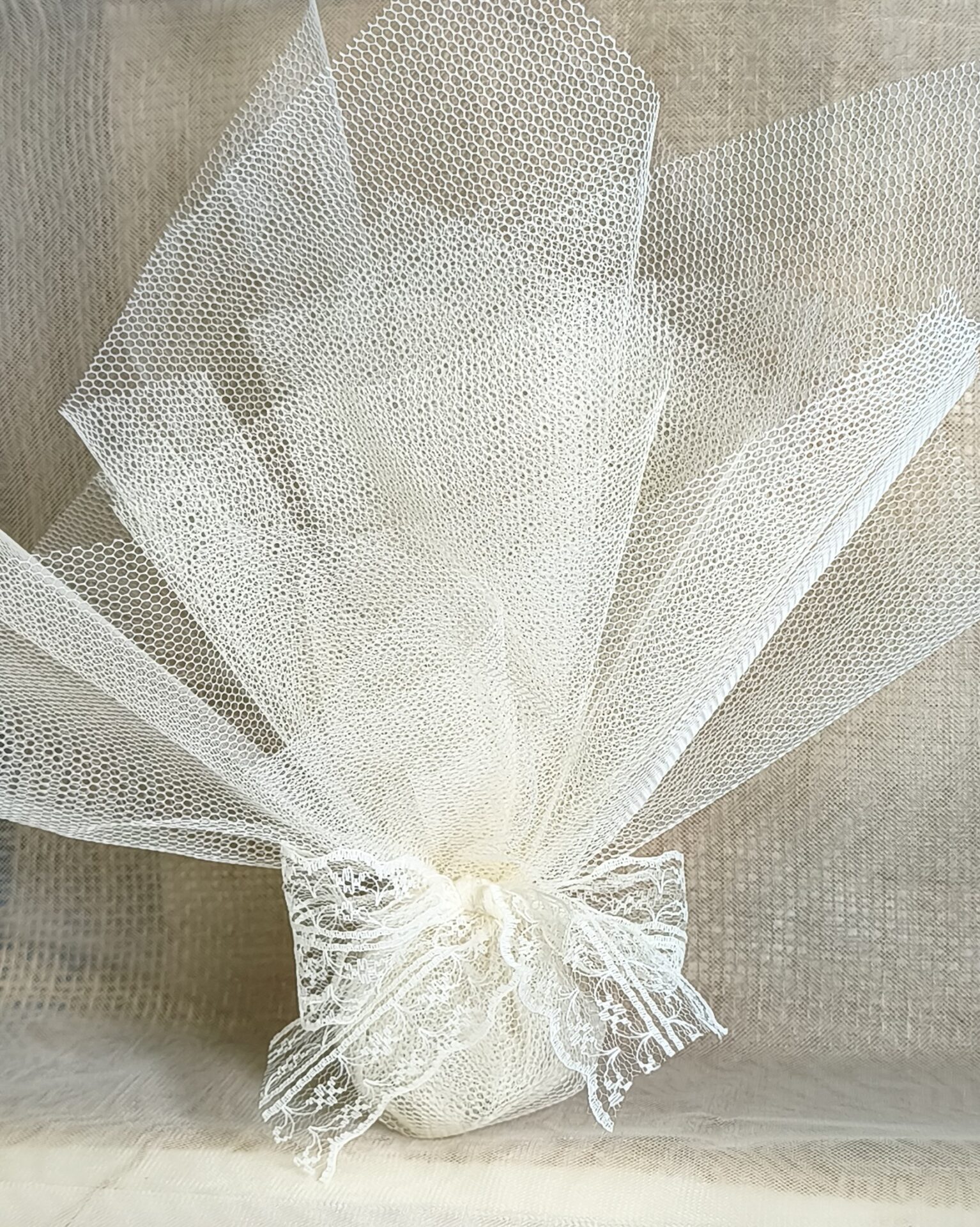 Mπομπονιερα Γαμου 2 Τουλια ΣΚΛΗΡα ΚΟΛΑΡΙΣΜΕΝα 50χ60cm+Δαντελα