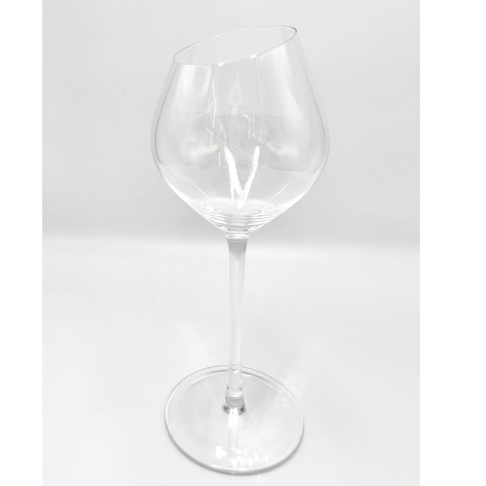 ΠΟΤΗΡΙ ΚΡΑΣΙΟΥ ΜΕ ΛΟΞΟ ΣΤΟΜΙΟ