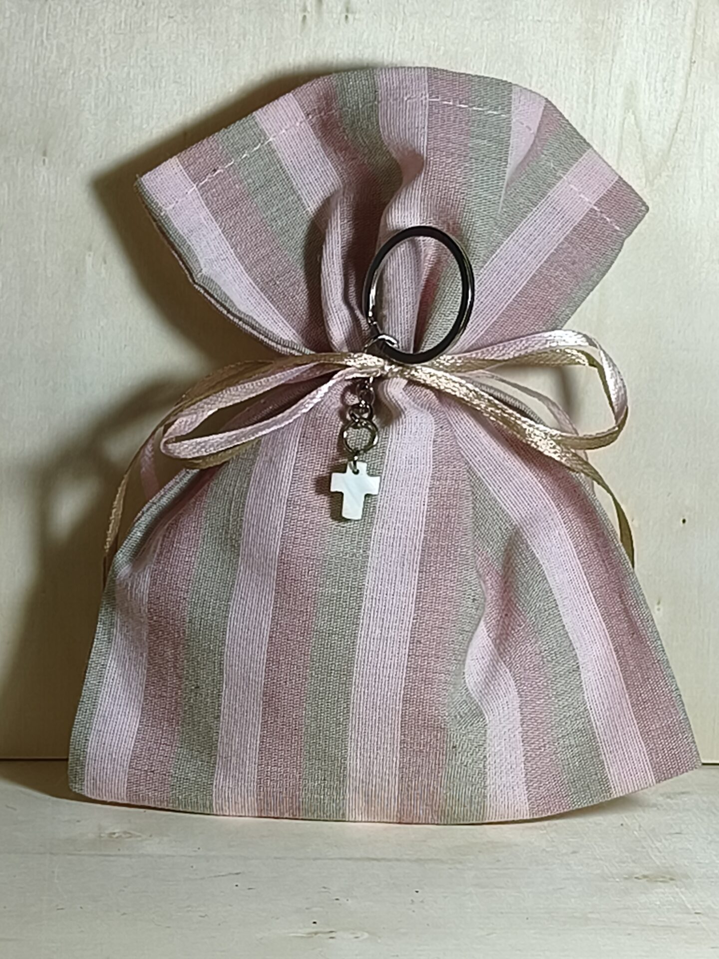 Mπομπονιερα Βαπτισης Πουγκι Ριγε+Σταυρος Φιλντισι Μπρελοκ