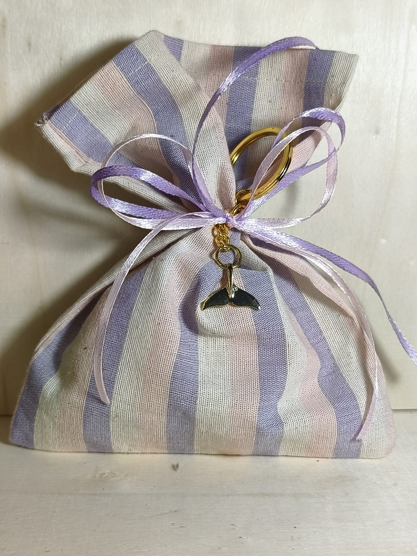 Mπομπονιερα Βαπτισης Πουγκι Ριγε+Ουρα Γοργονας Μπρελοκ