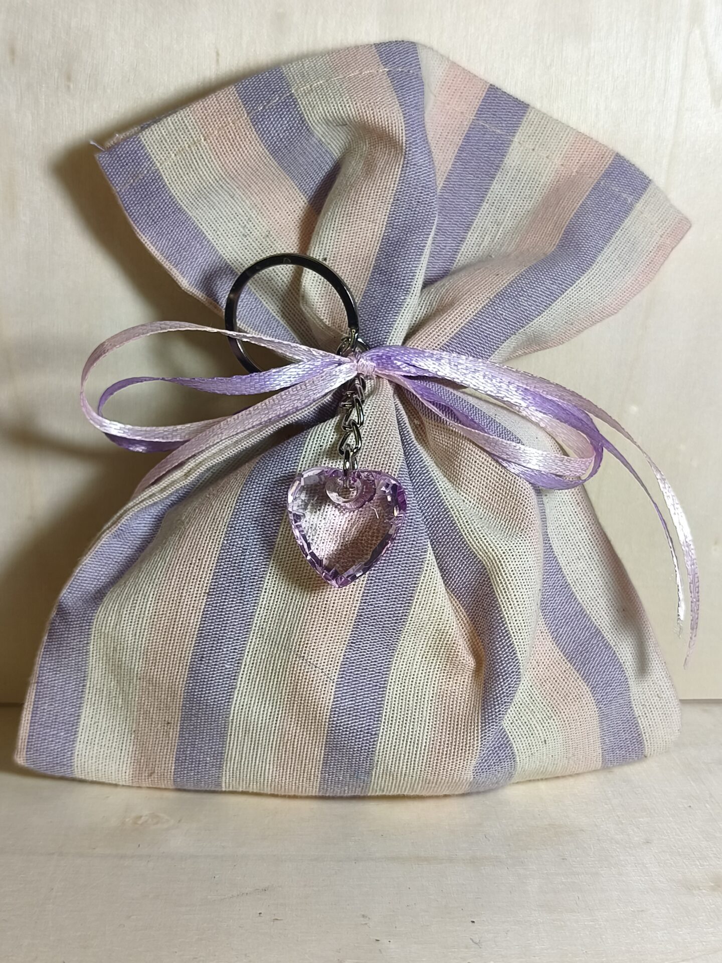 Mπομπονιερα Βαπτισης Πουγκι Ριγε+Καρδουλα Μπρελοκ