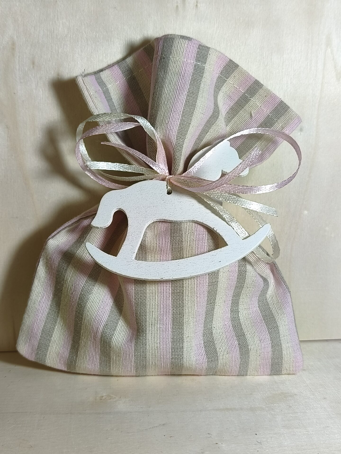 Mπομπονιερα Βαπτισης Πουγκι Ριγε+Αλογακι