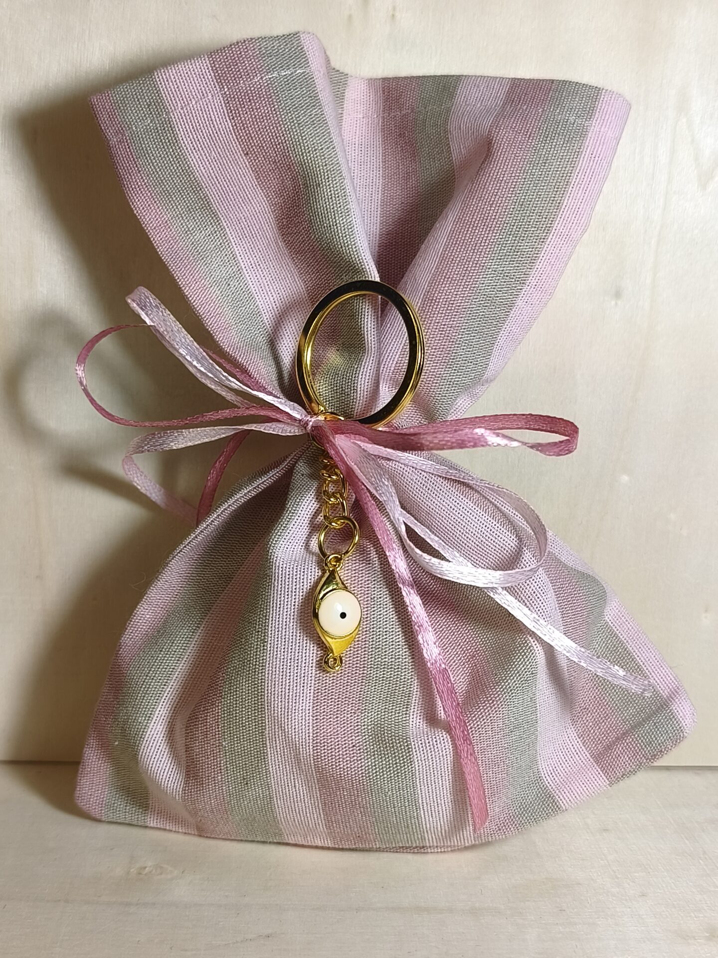 Mπομπονιερα Βαπτισης Πουγκι Ριγε 13χ17cm+Ματακι Μπρελοκ