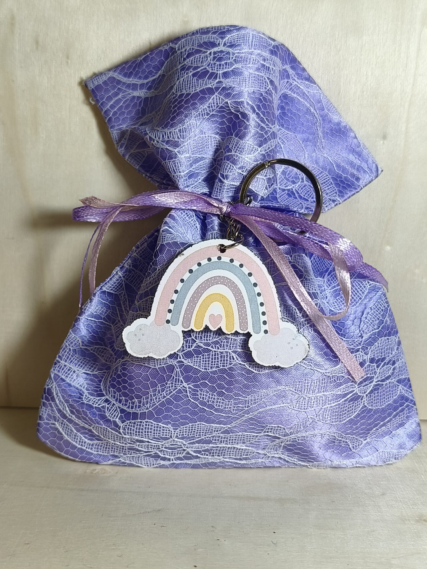 Mπομπονιερα Βαπτισης Πουγκι Δαντελα+Ουρανιο Τοξο Μπρελοκ