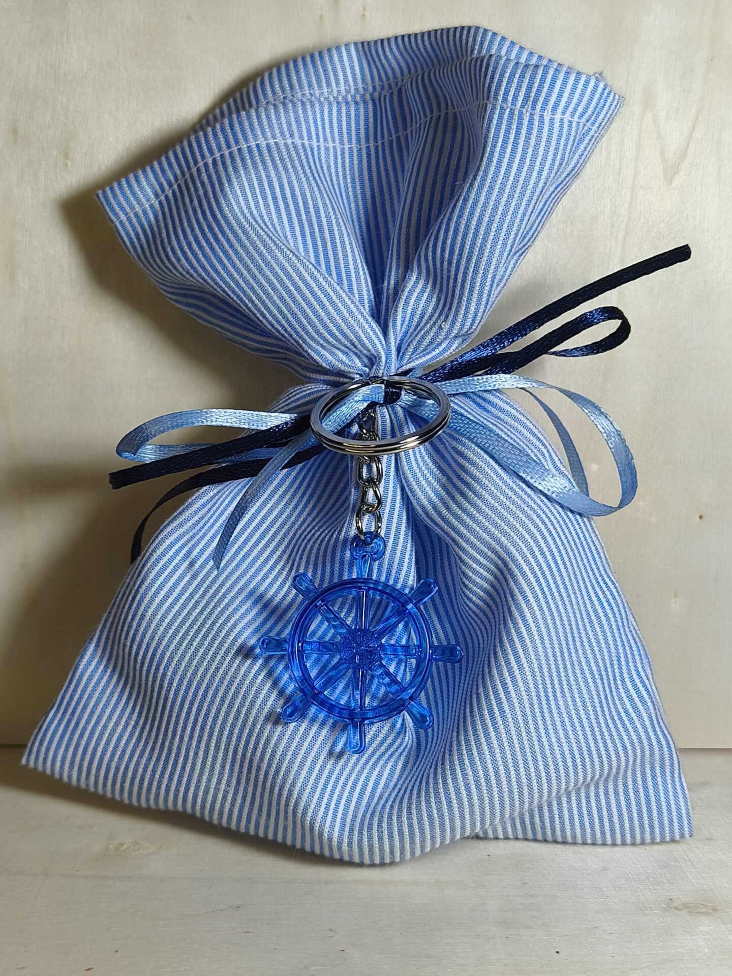 Mπομπονιερα Βαπτισης Πουγκι Ριγε+Τιμονι-Αγκυρα Μπρελοκ