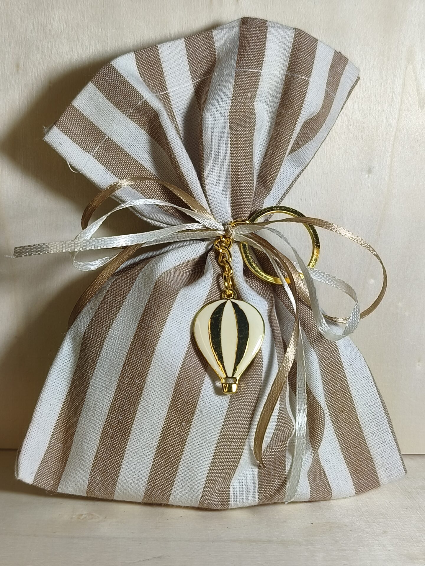 Mπομπονιερα Βαπτισης Πουγκι Ριγε+Αεροστατο Μπρελοκ