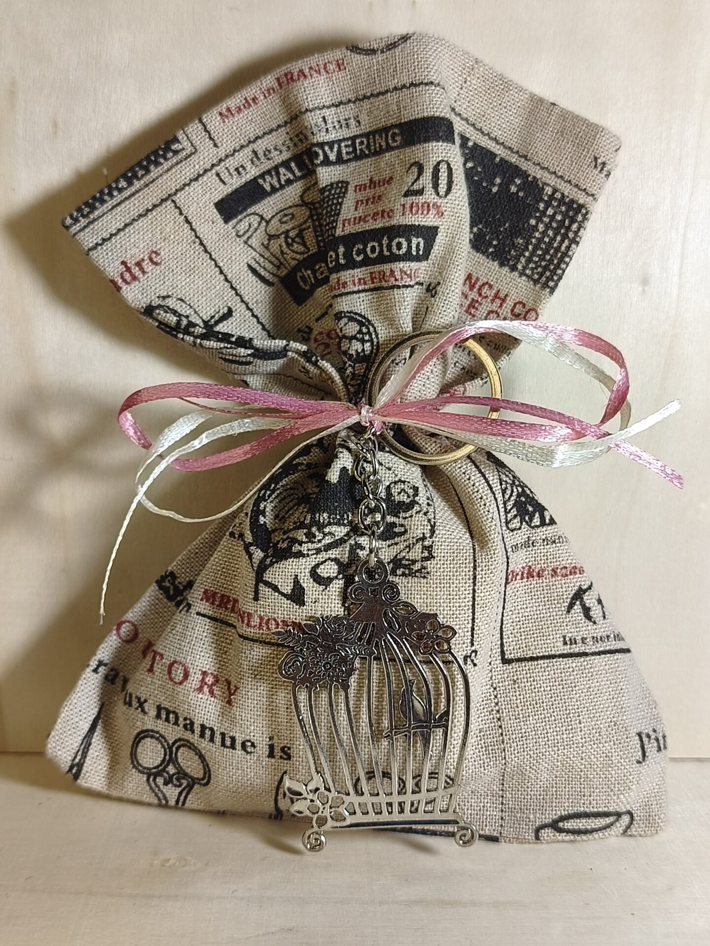 Mπομπονιερα Βαπτισης Πουγκι Λινο+Κλουβακι Μπρελοκ