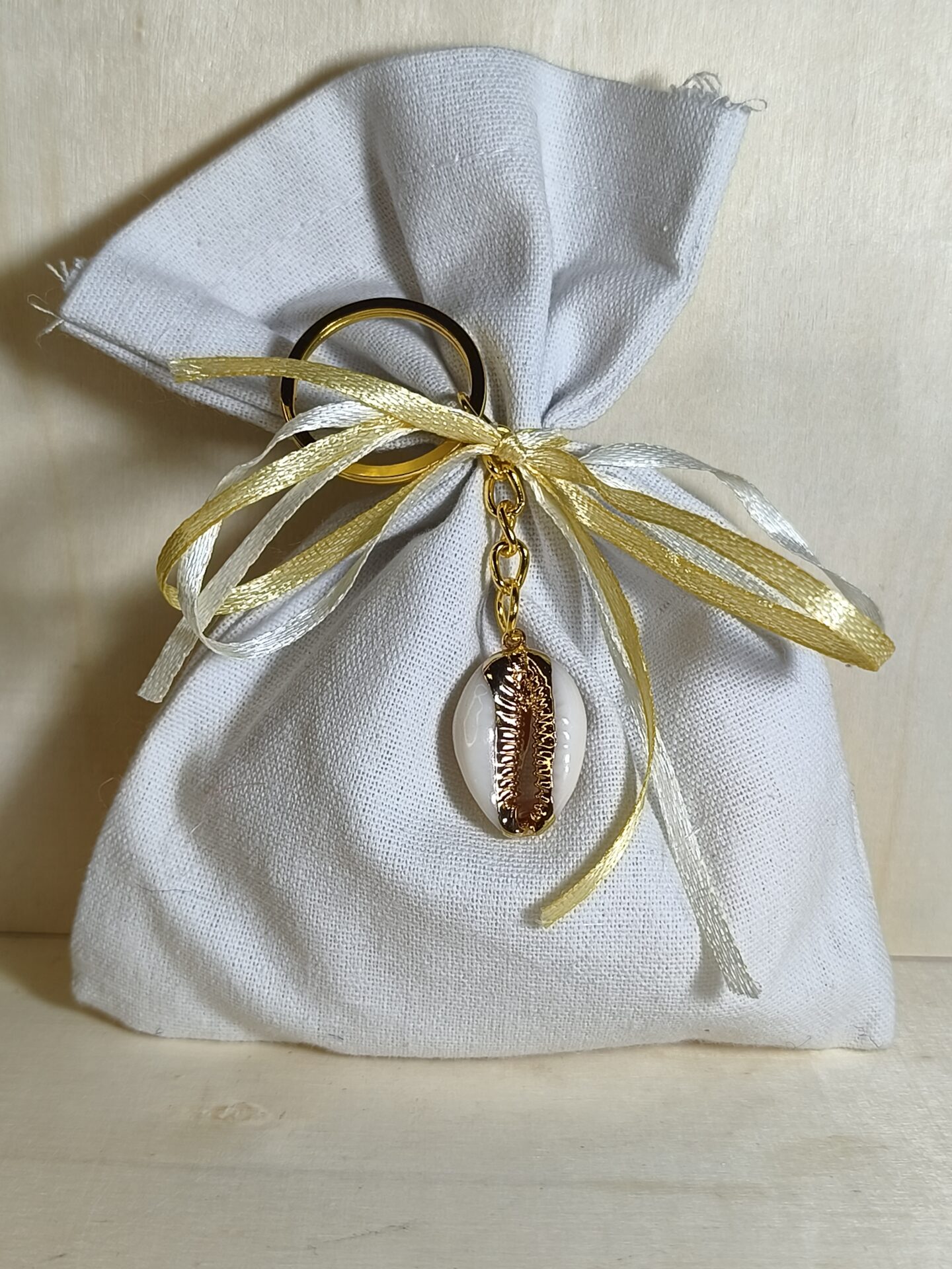 Mπομπονιερα Βαπτισης Πουγκι Λινο+Κοχυλι Μπρελοκ