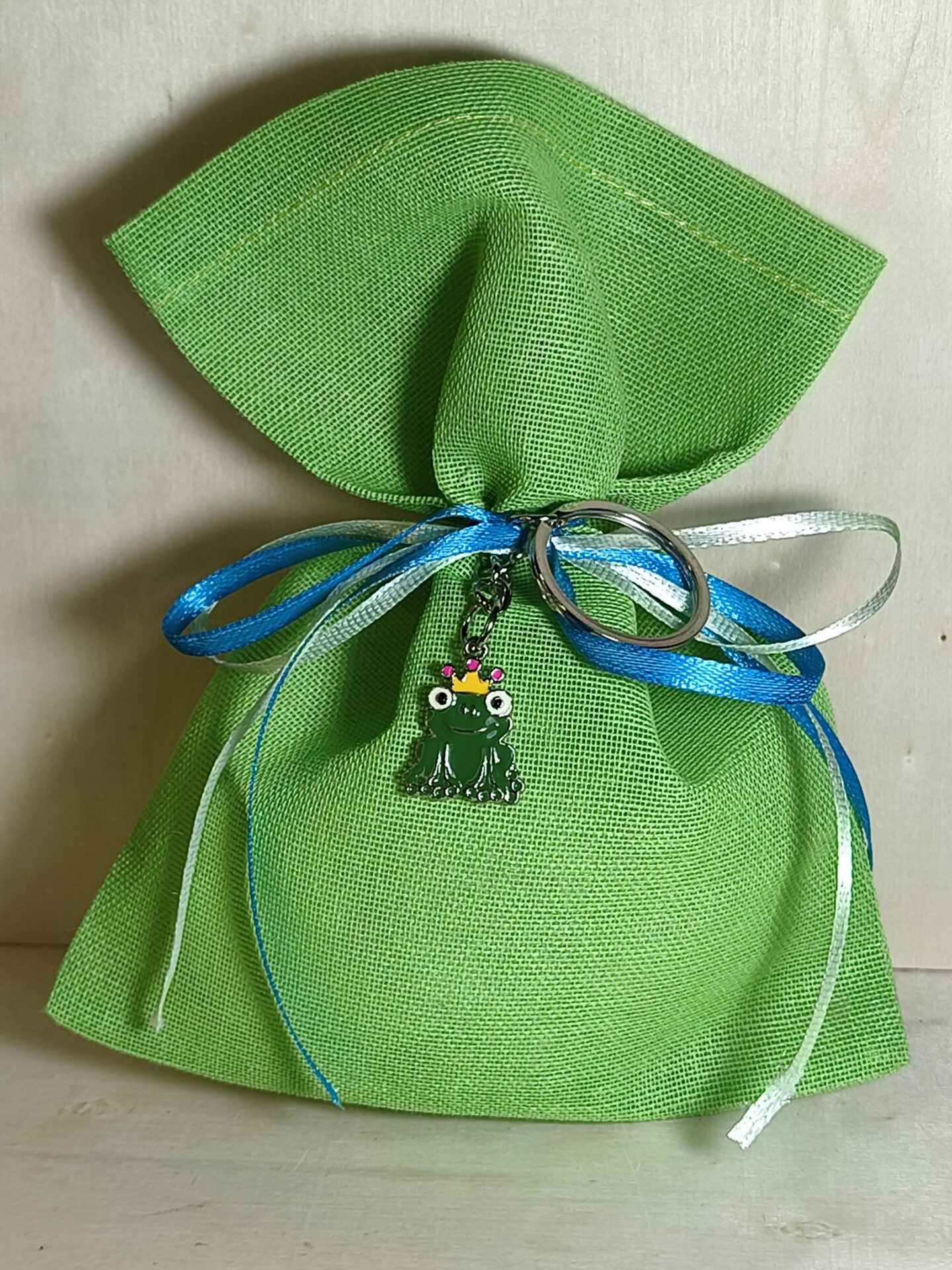 Mπομπονιερα Βαπτισης Πουγκι Γαζα+Βατραχακι Μπρελοκ