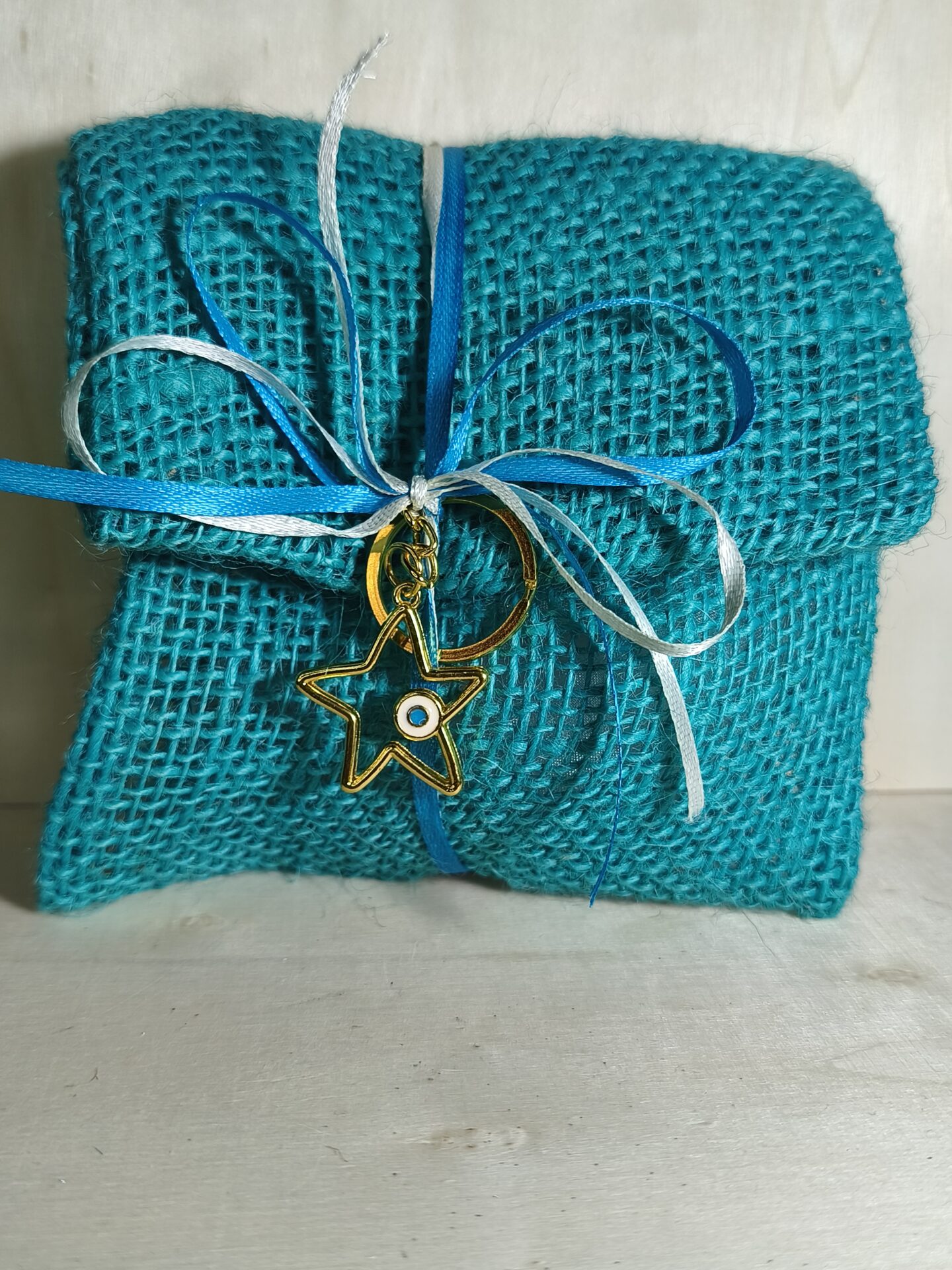 Mπομπονιερα Βαπτισης Πουγκι Λινατσα+Αστερακι Μπρελοκ