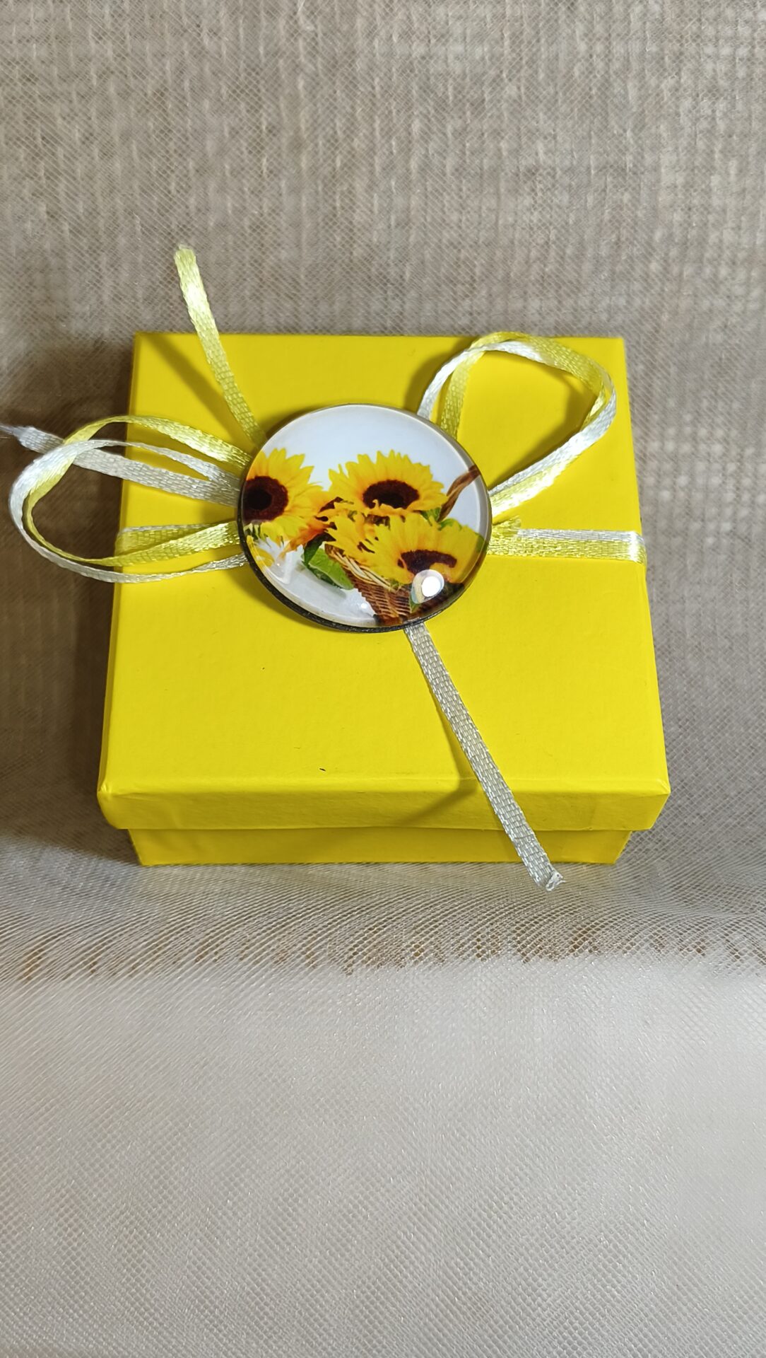 Mπομπονιερα Βαπτισης Kουτακι  8,5cm+Ηλιανθος Μαγνητακι